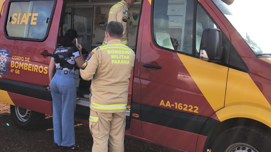 Colisão traseira entre moto e HB20 é registrada na marginal da BR-277
