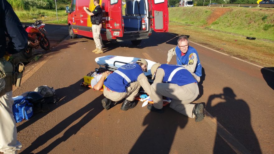 Colisão entre motos mobiliza Corpo de Bombeiros às margens da BR-277