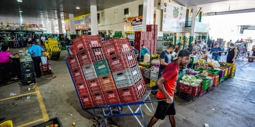 Imagem referente a Cenoura, batata, banana, laranja ficaram mais caras em janeiro