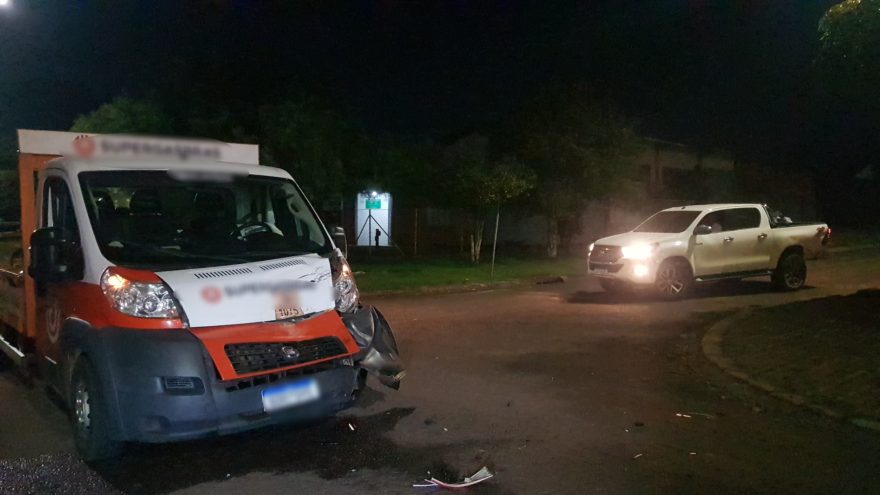 Caminhão e caminhonete se envolvem em acidente no Pioneiros