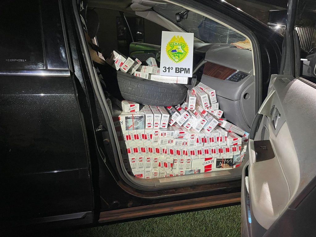 Veículo carregado com caixas de cigarro é apreendido e levado à Receita Federal de Cascavel