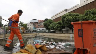 Mais de 90% dos brasileiros contam com serviço de coleta de lixo