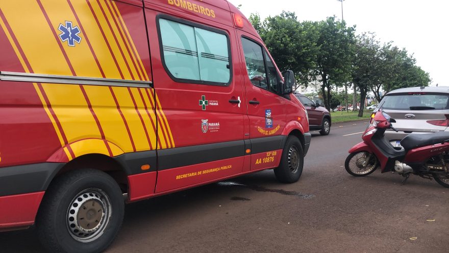 Semáforo sem funcionamento provoca acidente na Avenida Tancredo Neves
