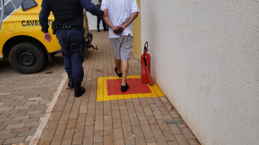 Mandado de prisão relacionado a embriaguez ao volante leva homem à Cadeia