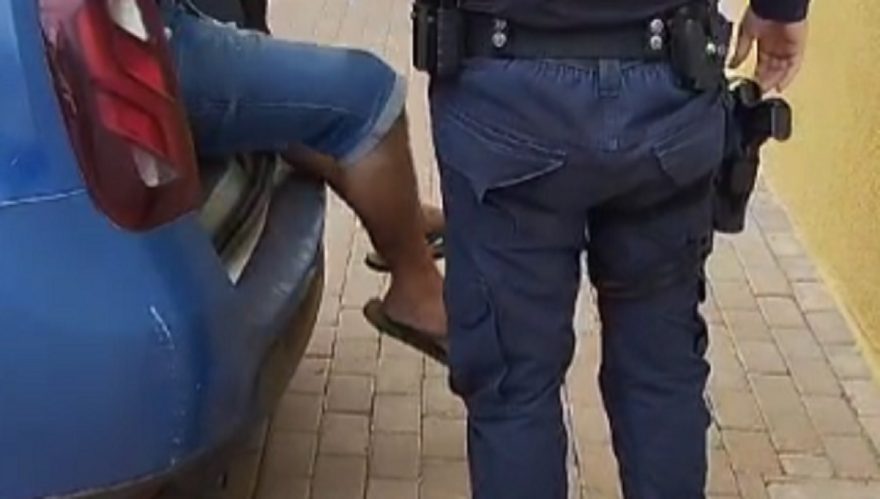 Homem é preso por porte ilegal de arma de fogo