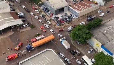 Imagem referente a Imagens aéreas do helicóptero Falcão 12 mostram gravíssimo acidente no Maria Luiza
