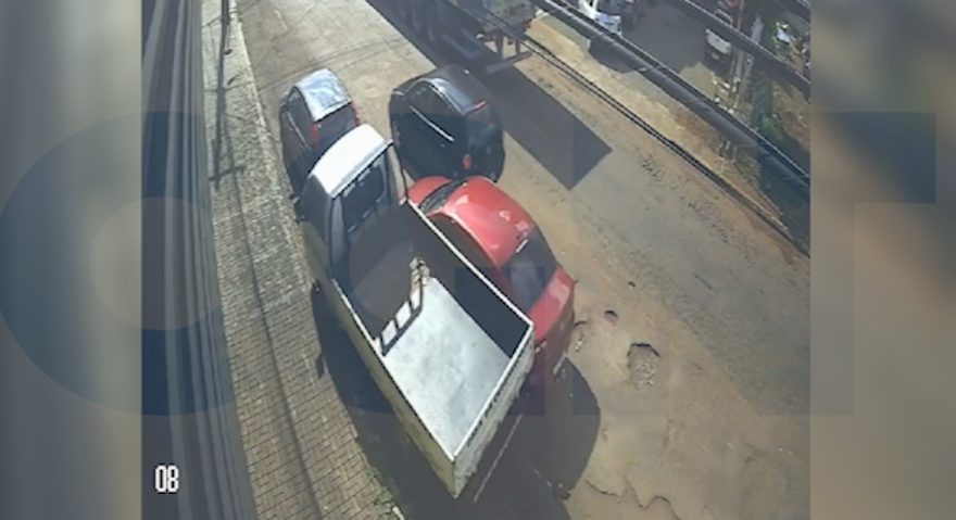 Câmera flagra acidente de trânsito no Bairro Maria Luiza