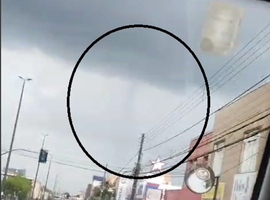 Internauta registra possível tornado no céu de Cascavel