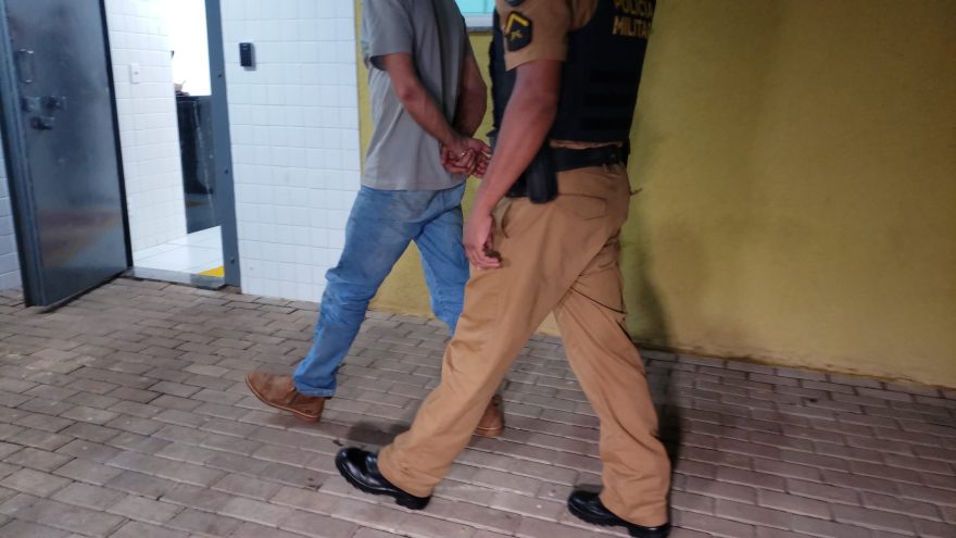 Homem bate na esposa e vai preso em Boa Vista da Aparecida