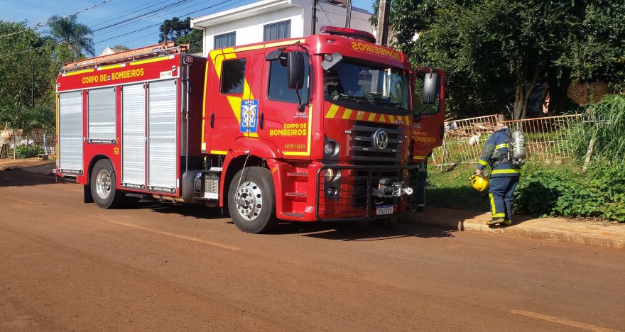 Panela no fogão provoca princípio de incêndio no Universitário