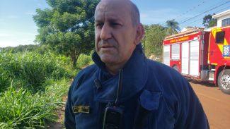 Bombeiros precisaram arrombar a porta de residência; Morador poderia ter morrido se não fosse a ação dos vizinhos