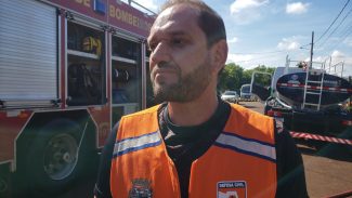 Segundo a Defesa Civil, morador sofreu queimaduras ao entrar na casa em chamas para salvar bens materiais
