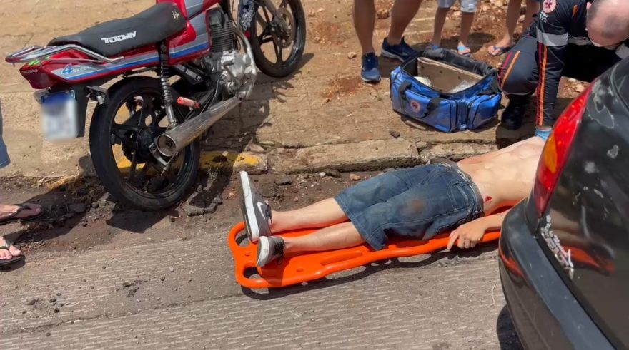 Motociclista fica ferido em acidente de trânsito na Avenida Carlos Gomes