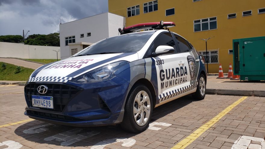 GM encaminha à Delegacia jovem que estava dormindo na casa da irmã, cujo possui medida protetiva contra ele