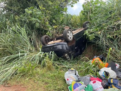 Imagem referente a Motorista perde controle do carro ao desviar de buraco e capota entre Jandaia do Sul e Bom Sucesso