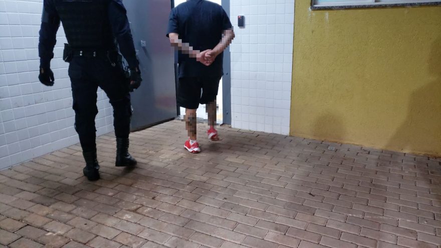 Após confusão em bar, dois homens são presos pelo GPOM