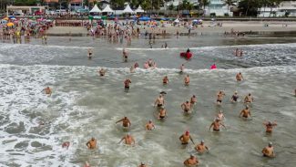 Circuito Paranaense de Águas Abertas reúne 450 atletas na Praia Central de Guaratuba