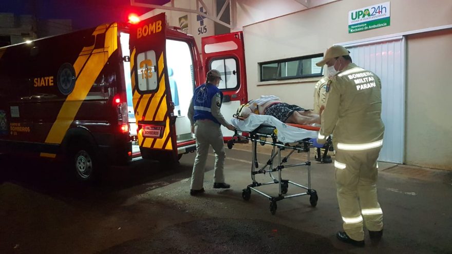 Homem é socorrido após cair do telhado em condomínio na PR-180