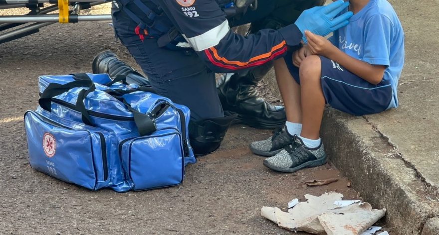 Criança é atropelada enquanto atravessava a rua para ir para a Escola