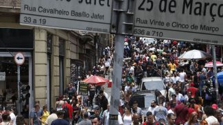 Governo adia por 3 meses portaria sobre trabalho aos feriados