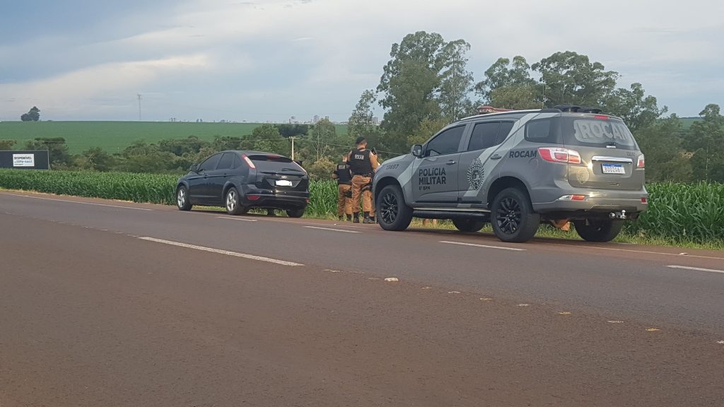 Rocam realiza abordagem a condutor de Focus na BR-163, em Cascavel