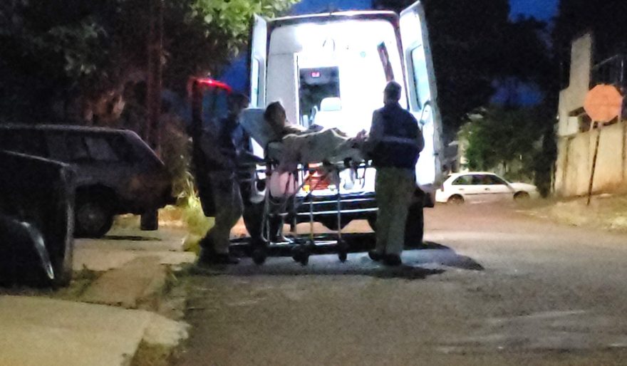 Mulher de 65 anos sofre contusão lombar após queda e é socorrida pelos Bombeiros