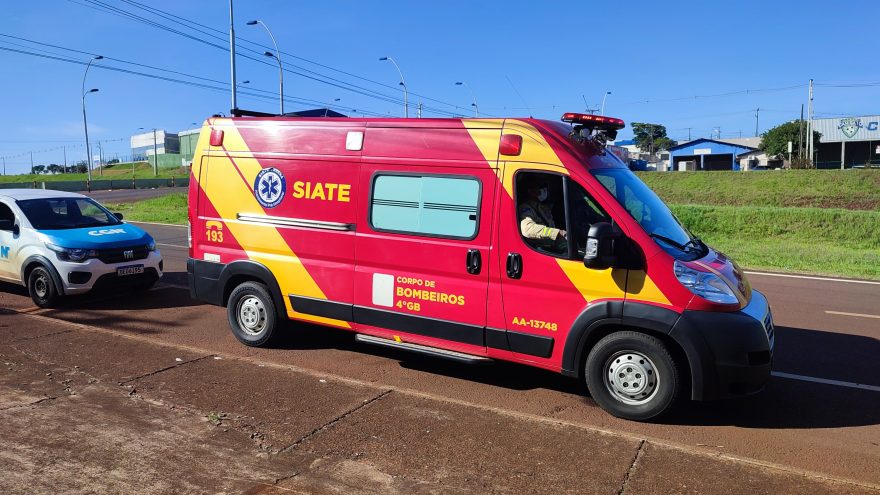 Colisão entre carro e patinete mobiliza Corpo de Bombeiros