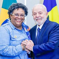 Imagem referente a Lula e Mia Mottley discutem mudança climática em reunião na Guiana