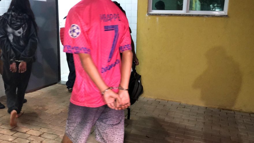Dois adolescentes são apreendidos e dois adultos detidos com drogas no Centro