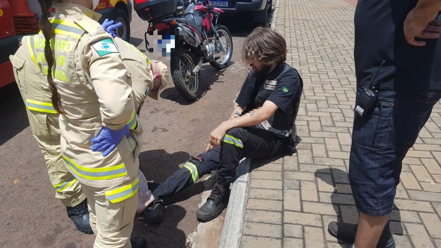 Motociclista cai e fica ferido na Rua Pedro Ivo