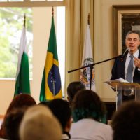 Presidente do STF ministra palestra para estudantes do Colégio Estadual do Paraná