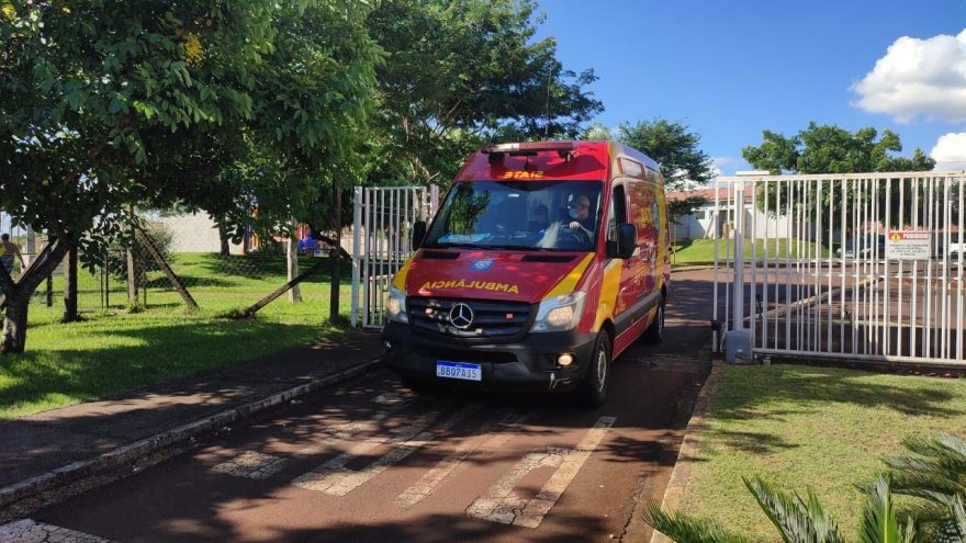 Mulher é atingida por telha no Parque Verde