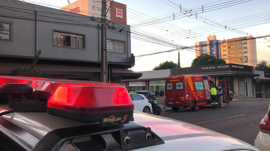 Motociclista de 31 anos se envolve em acidente com Onix no centro de Cascavel