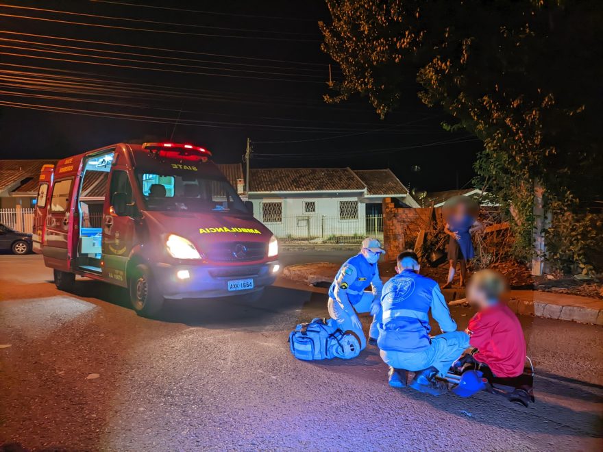 Jovem fica gravemente ferido ao ser atropelado por motociclista no Universitário