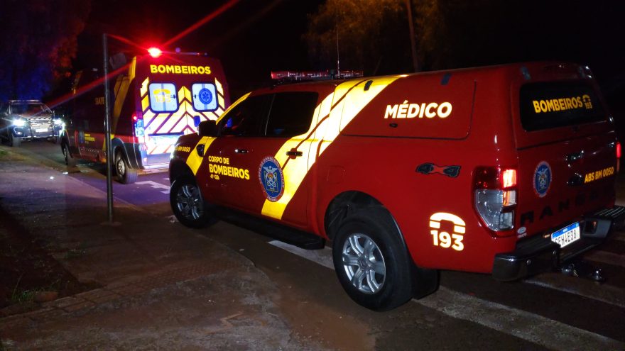 Jovem é esfaqueado após discussão em bar no bairro Floresta