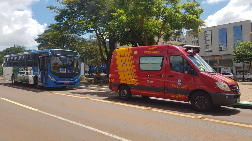 Homem é atropelado por ônibus na Avenida Brasil