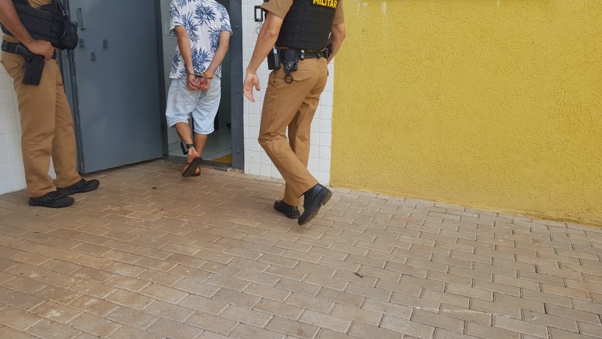 Mais um! Homem com tornozeleira é flagrado furtando em Cascavel