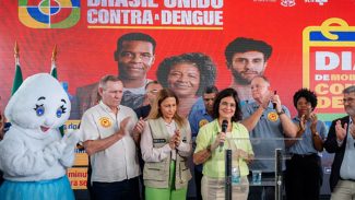 Ministra reforça importância de vacinar crianças contra a dengue