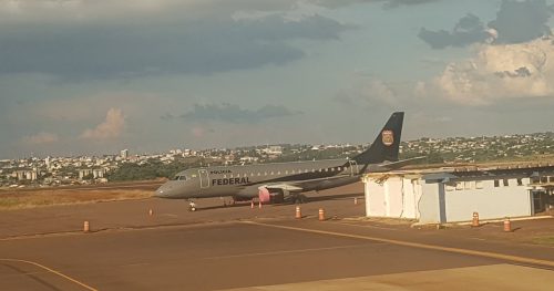 Imagem referente a Avião com presidiários de alta periculosidade de Mossoró pousa em Cascavel