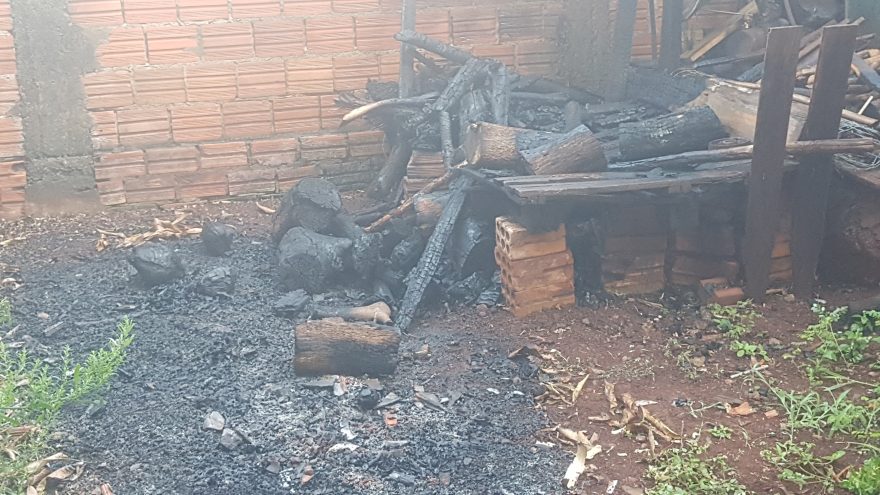 Bombeiros são acionados para combaterem incêndio no Santos Dumont