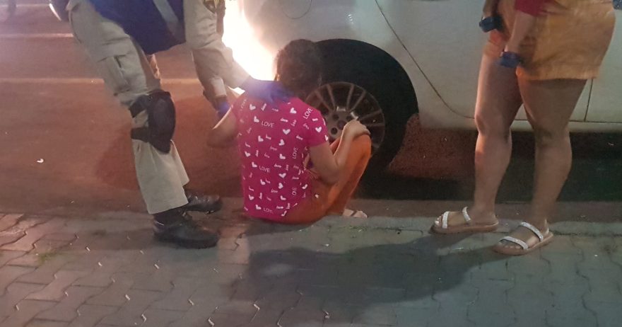Jovem é violentamente agredida por outras três mulheres