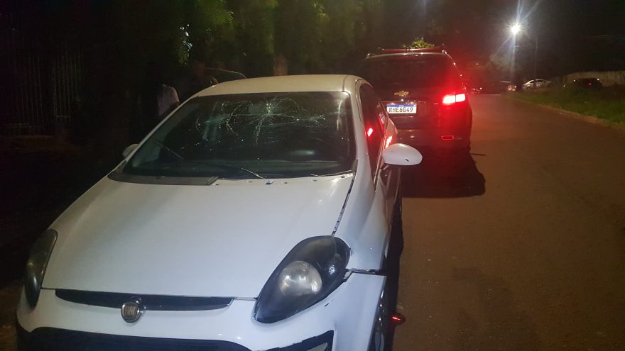 Em posse de arma de fogo, homem ameaça ex-companheira e danifica Fiat Punto
