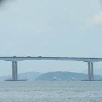 Com fluxo diário de 150 mil veículos, Ponte Rio-Niterói faz 50 anos Imagem referente a Com fluxo diário de 150 mil veículos, Ponte Rio-Niterói faz 50 anos