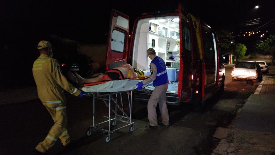 Idoso de 63 anos leva tombo da cama e acaba com corte na cabeça
