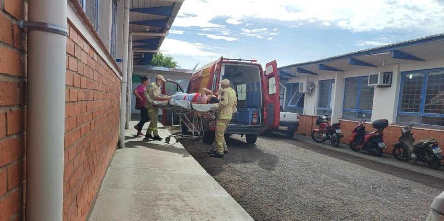 Mulher de 36 anos é socorrida após sofrer queda dentro da Unioeste