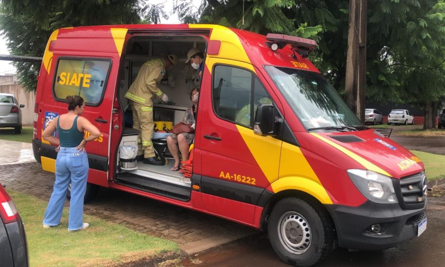 Com lesão na cabeça, mulher de 73 anos é socorrida na Rua Belo Horizonte