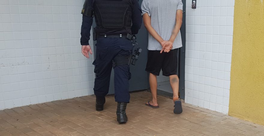 Filho é preso pela GM após bater e ameaçar atear fogo na própria mãe