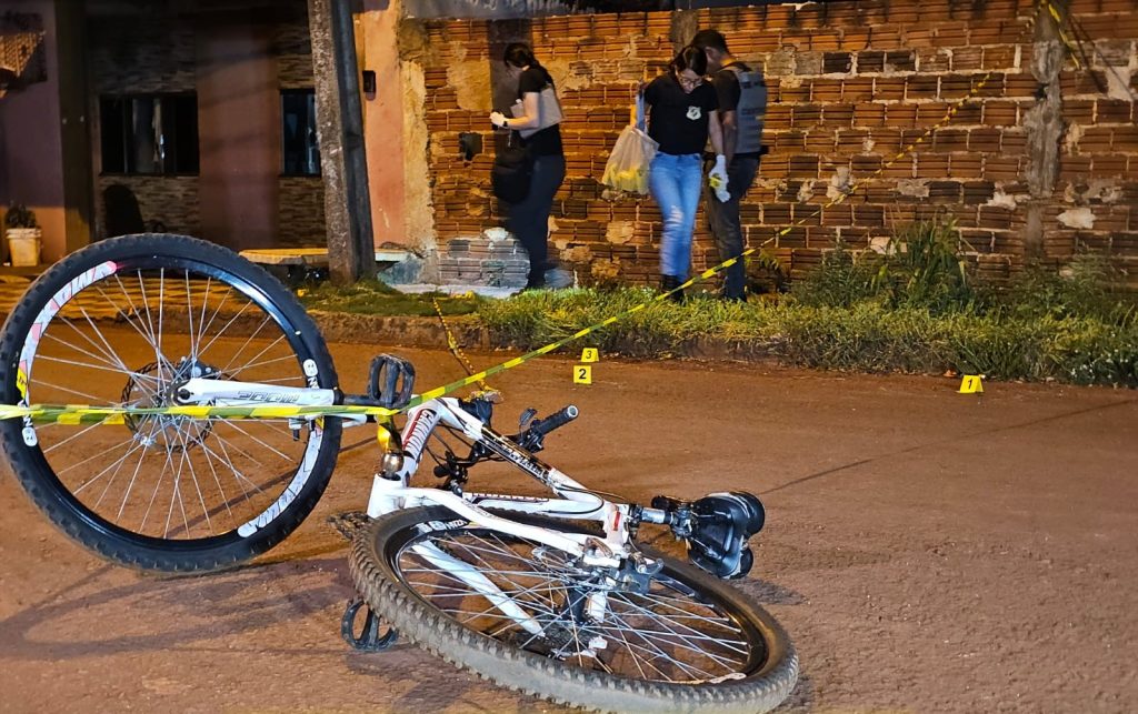 Jovem de 18 anos é morto a tiros em Sarandi e polícia já tem imagens do crime Jovem de 18 anos é morto a tiros em Sarandi e polícia já tem imagens do crime