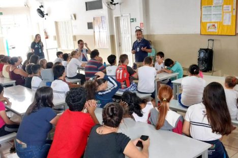 Professores, pais e alunos participam de oficina sobre cisternas em Laranjeiras do Sul
