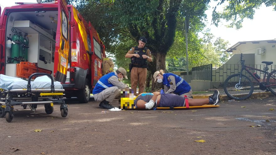 Adolescente fica ferido após se envolver em acidente com viatura da PM